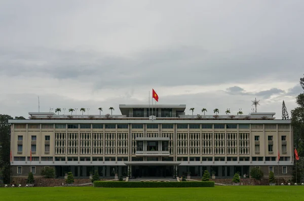 Independence Palace gebouw exterieur in HCMC in Vietnam — Stockfoto