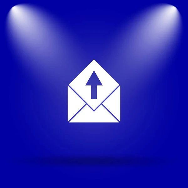 電子メールのアイコンを送信します 青の背景にフラット アイコン — ストック写真