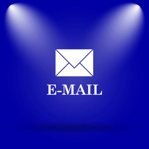 电子邮件图标 蓝色背景上的平面图标 — 图库照片
