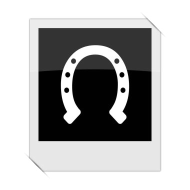 Beyaz adam fotoğrafı içinde at nalı simgesi