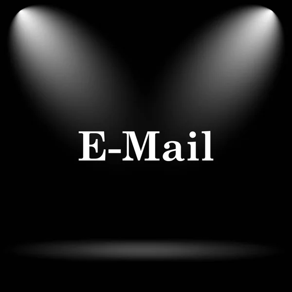 電子メール アイコン 黒い背景にインター ネット ボタン — ストック写真