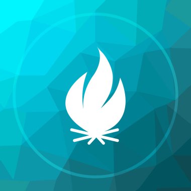 Yangın simgesi. Web sitesi düğmesini mavi düşük poli arka plan üzerinde ateş