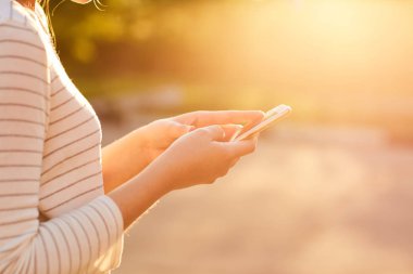 Telefonunuzda sosyal ağlar aracılığıyla görünüyor