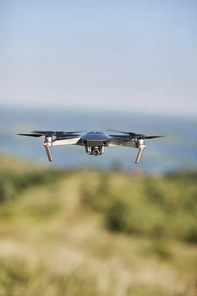Drone in bilico nell'aria . — Foto Stock