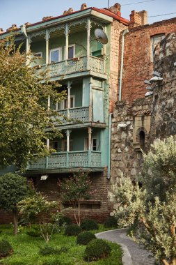 Eski şehrin sokaklarında. Eski Tbilisi. Gürcistan. 