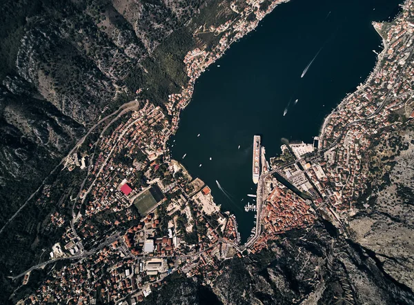 Montenegro. Boka Bay of Kotor. The Town Of Kotor. The view from the top. Liner in the port of Kotor. — Stock Photo, Image