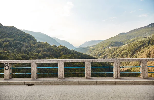 Ponte Dzhurdzhevicha. Montenegro. Verão . — Fotografia de Stock