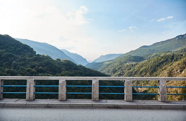 Ponte Dzhurdzhevicha. Montenegro. Verão . — Fotografia de Stock