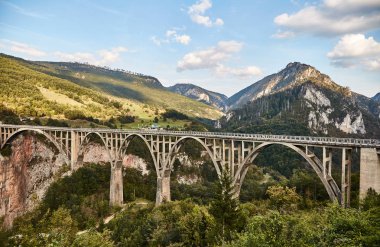 Köprü Dzhurdzhevicha. Karadağ. Yaz. 