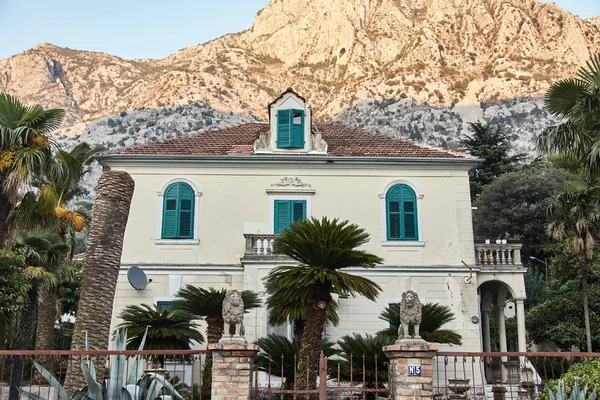 Casa de dos plantas en Kotor. Montenegro. Apartamento . — Foto de Stock
