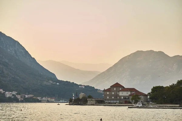 Tramonto a Kotor. Tramonto in montagna. Montenegro . — Foto Stock