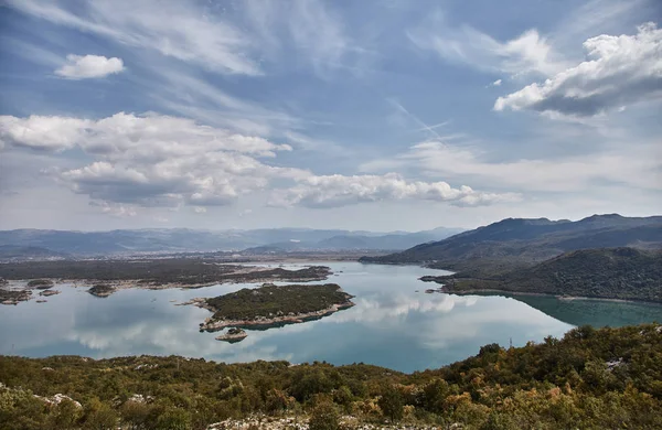 Lago Slansky. Montenegro. Estate — Foto Stock