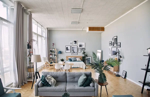 Modernes Design der Wohnung. moderne Schlafzimmereinrichtung. — Stockfoto