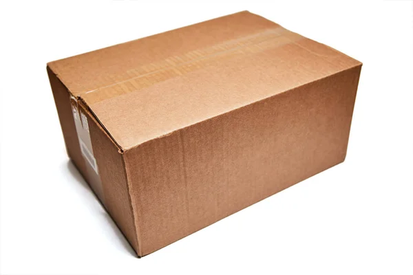 Caja de cartón aislado sobre un fondo blanco — Foto de Stock