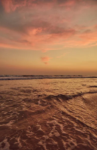Пляж в Шри-Ланке. Индийский океан. Шри-Ланкан Сансет. Город Велигама — стоковое фото