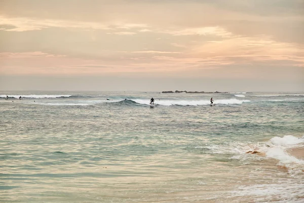 Пляж Мидигама. Закат в Индийском океане. Мидигама, Шри-Ланка — стоковое фото
