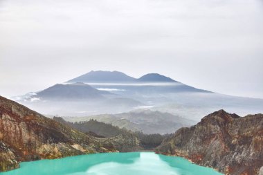 Ijen'de yanardağ krater. 