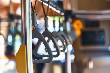 Küpeşte otobüste. Otobüsteki döngüler