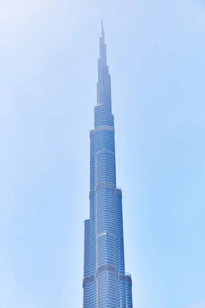 Burj Khalifa toren. Een van de belangrijkste attracties van Dubai. — Stockfoto