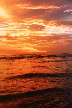 Canggu, Bali, Endonezya plajlarından birinde güzel bir gün batımı
