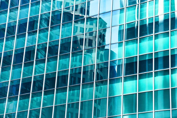 High glass skyscrapers on the streets of Singapore. Office windows close up — Stock Photo, Image