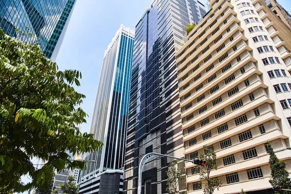 High glass skyscrapers on the streets of Singapore — Stock Photo, Image