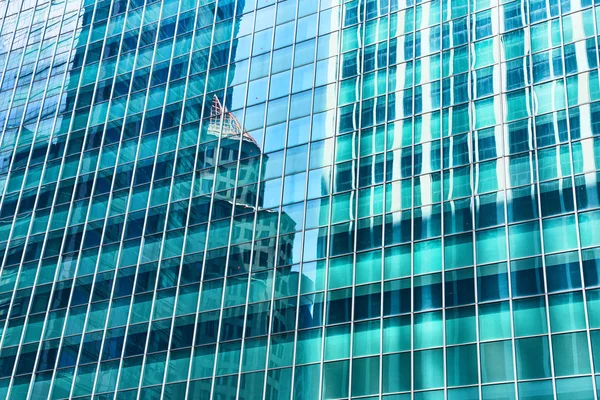 High glass skyscrapers on the streets of Singapore. Office windows close up — Stock Photo, Image