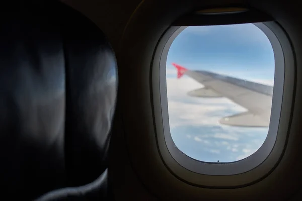 Вид самолета из окна — стоковое фото