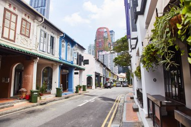 19.03.2019 Singapur - Kentteki modern ve eski Çin geleneksel binalarının görünümü.