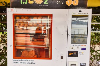 19 Mart, 2019 - Singapur: Sokak portakal suyu yapım makinesi