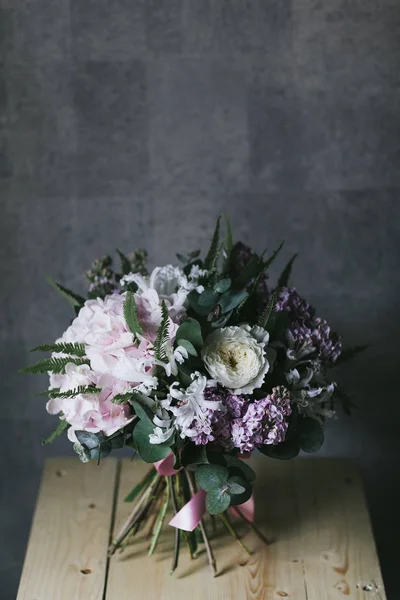 Bouquet de fleurs roses délicates en gros plan. Hortensie — Photo