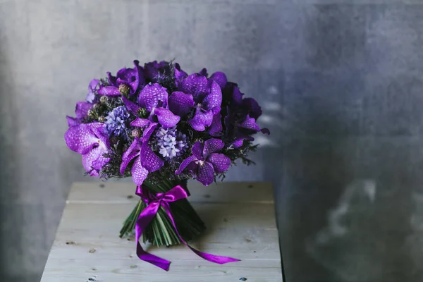 Bouquet de fleurs lilas délicates en gros plan — Photo