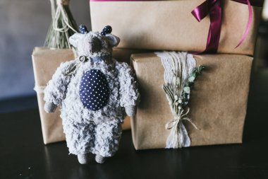 Dantel kurdele ile güzel el yapımı hediye kutusu