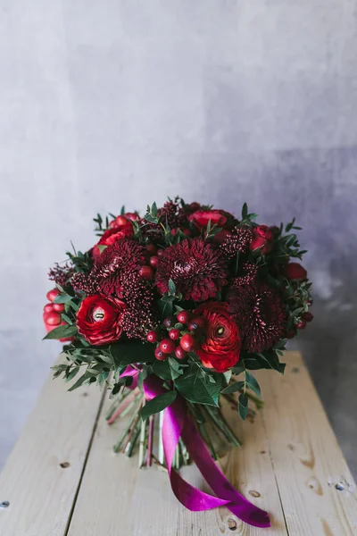 Délicat beau bouquet de fleurs en gros plan — Photo