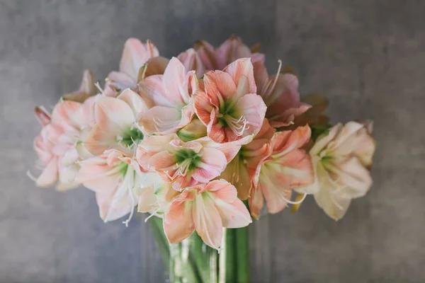 Délicat beau bouquet de fleurs en gros plan — Photo