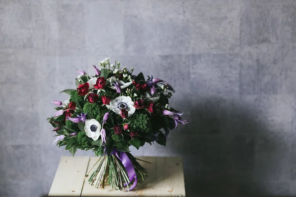 Délicat beau bouquet de fleurs en gros plan — Photo