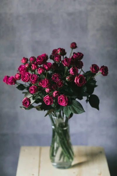 Beautiful bouquet of flowers in a vase — Stock Photo, Image