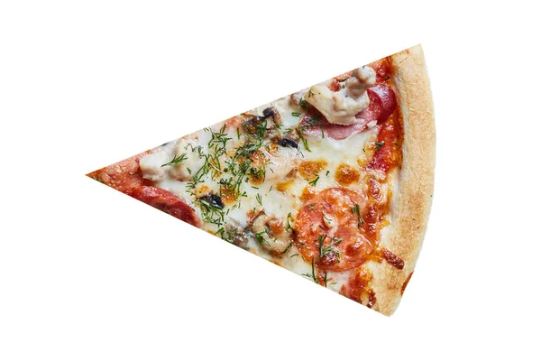 En varm och fräsch skiva margarita pizza närbild. Isolera — Stockfoto