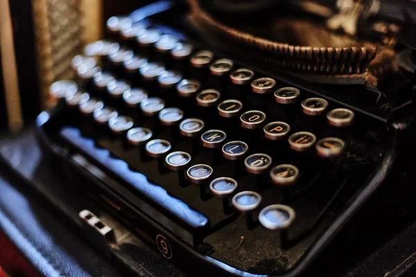 古いタイプライターの鍵に関する手紙 — ストック写真