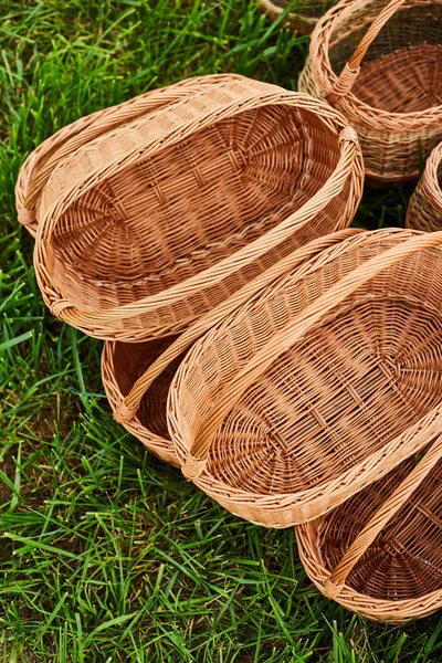 収穫のための茶色の手作りのラタンバスケットのコレクション — ストック写真