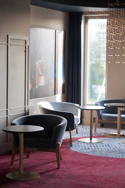 The interior of the hotel. Armchair with table — Stock Photo, Image