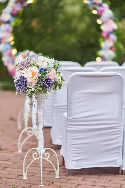 Wedding decorations. Floral decor. wedding ceremony — Stock Photo, Image