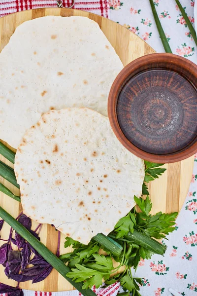 Pita. Pan blanco sin levadura. Cocina nacional de los pueblos del Cáucaso — Foto de Stock