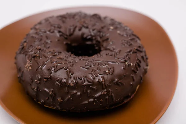 Delicious Chocolate Donut Close Brown Saucer White Background — Stock Photo, Image