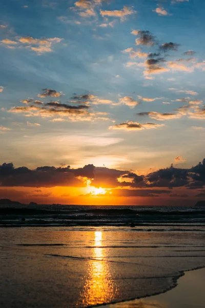 Облака над морем, рассвет морской выстрел — стоковое фото