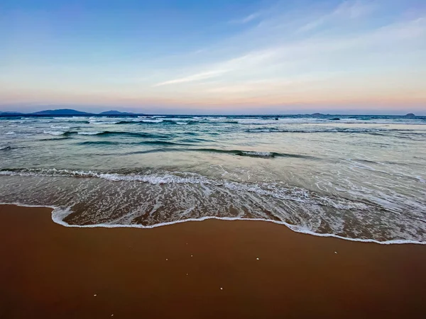 Морской Пейзаж Вид Море Волны Море Прилив Песчаный Берег Морская — стоковое фото