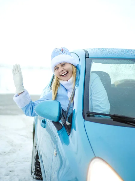 Beautiful Smiling Granddaughter Santa Claus Peeking Out Car Congratulating Waving — Stock Photo, Image