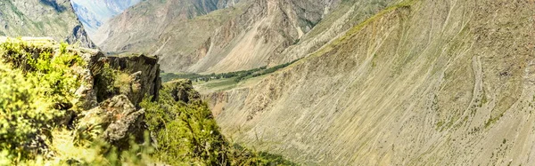 Panorama Uma Cena Belas Majestosas Montanhas Textura Com Vale Profundo — Fotografia de Stock