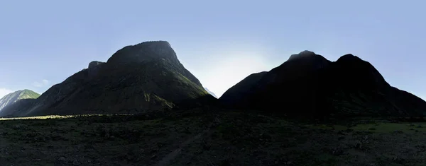 Panorama Och Scen Vackra Och Majestätiska Kontrast Berg Vid Horisonten — Stockfoto