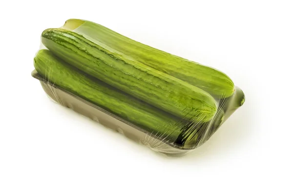 Een Heleboel Groene Rijp Lange Komkommers Plastic Verpakking Liggen Een — Stockfoto